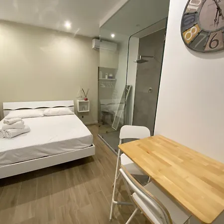 AmaRé House Pensión Bari